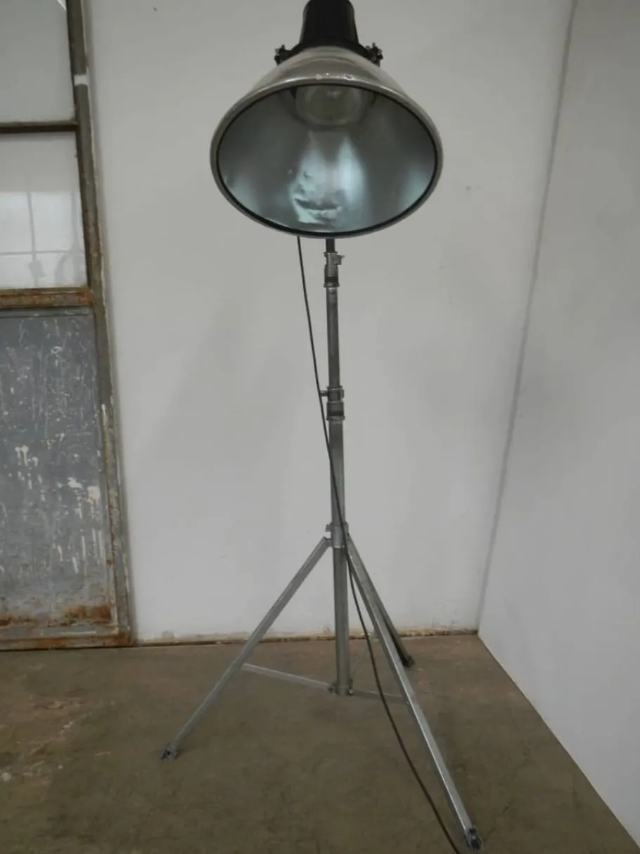 Pamono Vintage Italian Industrial Tripod Floor Lamp, 1970s