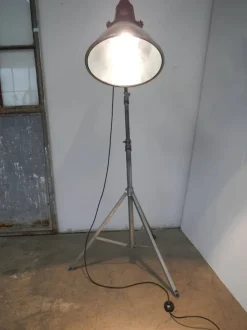 Pamono Vintage Italian Industrial Tripod Floor Lamp, 1970s