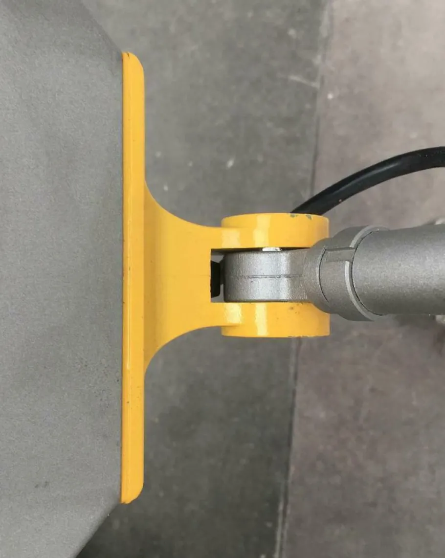 Sale Pamono Vintage Italian Lingotto Wall Lamp by Renzo Piano for Iguzzini