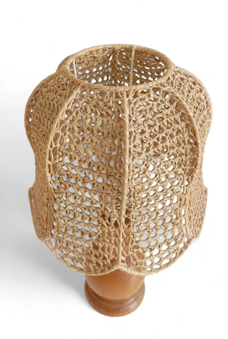 Hot Pamono Vintage Italian Pine Lamp with Hand-Woven Macrame Raffia Shade, 1970s