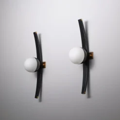 Discount Pamono Vintage Italian Sconces in Brass and Black Lacquered Wood from Stilnovo, 1950s, Set of 2