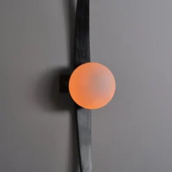 Discount Pamono Vintage Italian Sconces in Brass and Black Lacquered Wood from Stilnovo, 1950s, Set of 2