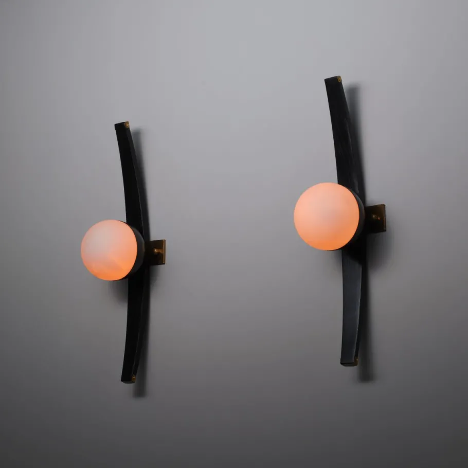 Discount Pamono Vintage Italian Sconces in Brass and Black Lacquered Wood from Stilnovo, 1950s, Set of 2