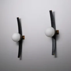 Discount Pamono Vintage Italian Sconces in Brass and Black Lacquered Wood from Stilnovo, 1950s, Set of 2