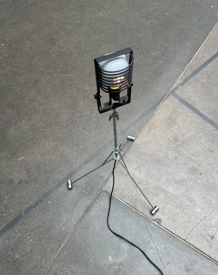 Outlet Pamono Vintage Italian Sintesi Terra Foldable Tripod Floor Lamp by Ernesto Gismondi for Artemide, 1970s