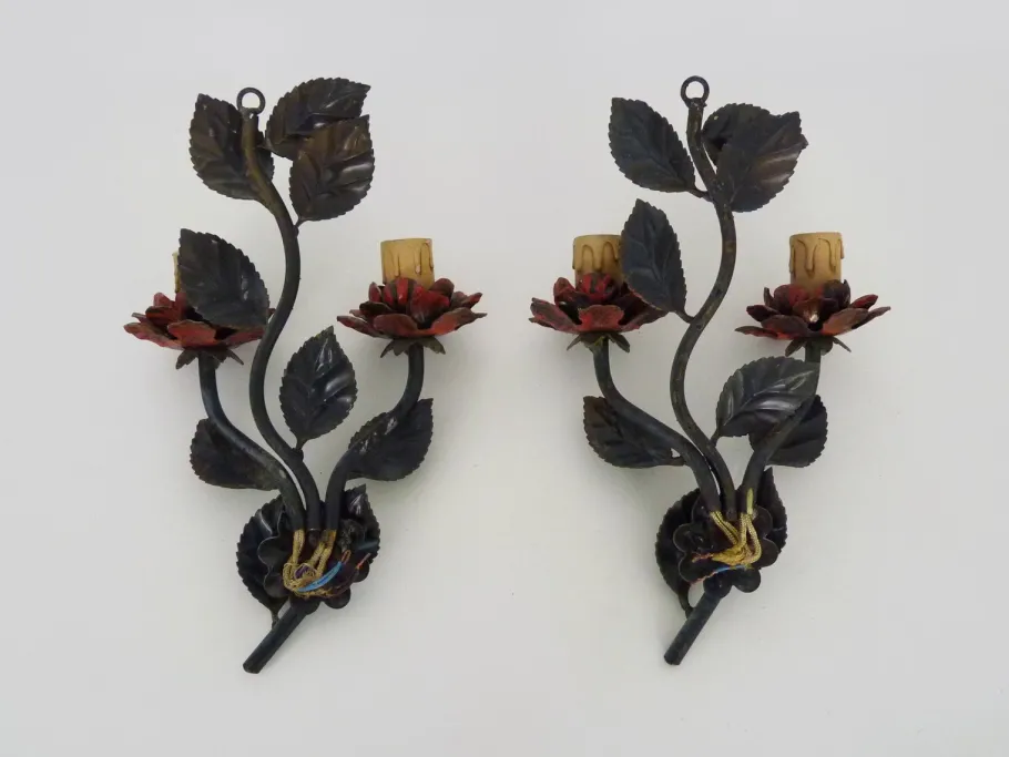 Clearance Pamono Vintage Italian Wall Lights in Painted Metal with Flowers and Foliage, 1960s, Set of 2