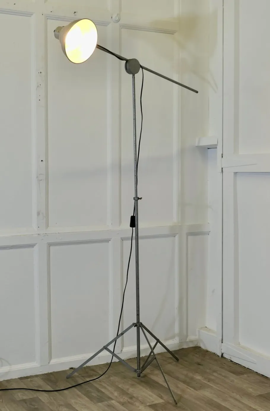 Discount Pamono Vintage Metal Telescopic Adjustable Floor Lamp, 1940s