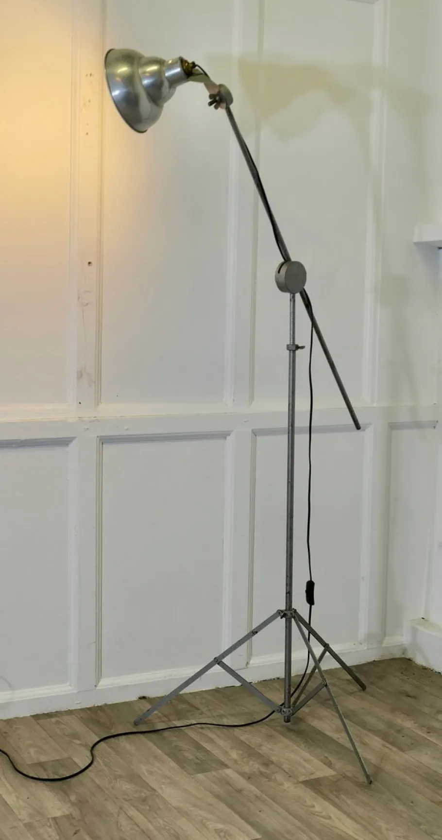 Discount Pamono Vintage Metal Telescopic Adjustable Floor Lamp, 1940s