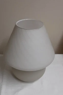 Sale Pamono Vintage Mushroom-Shaped Table Lamp in White Opaque Glass, 1980s