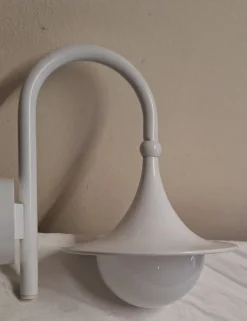 Pamono Vintage Outdoor Wall Lamp in White Painted Metal and Opaque White Glass Shade, 1980s