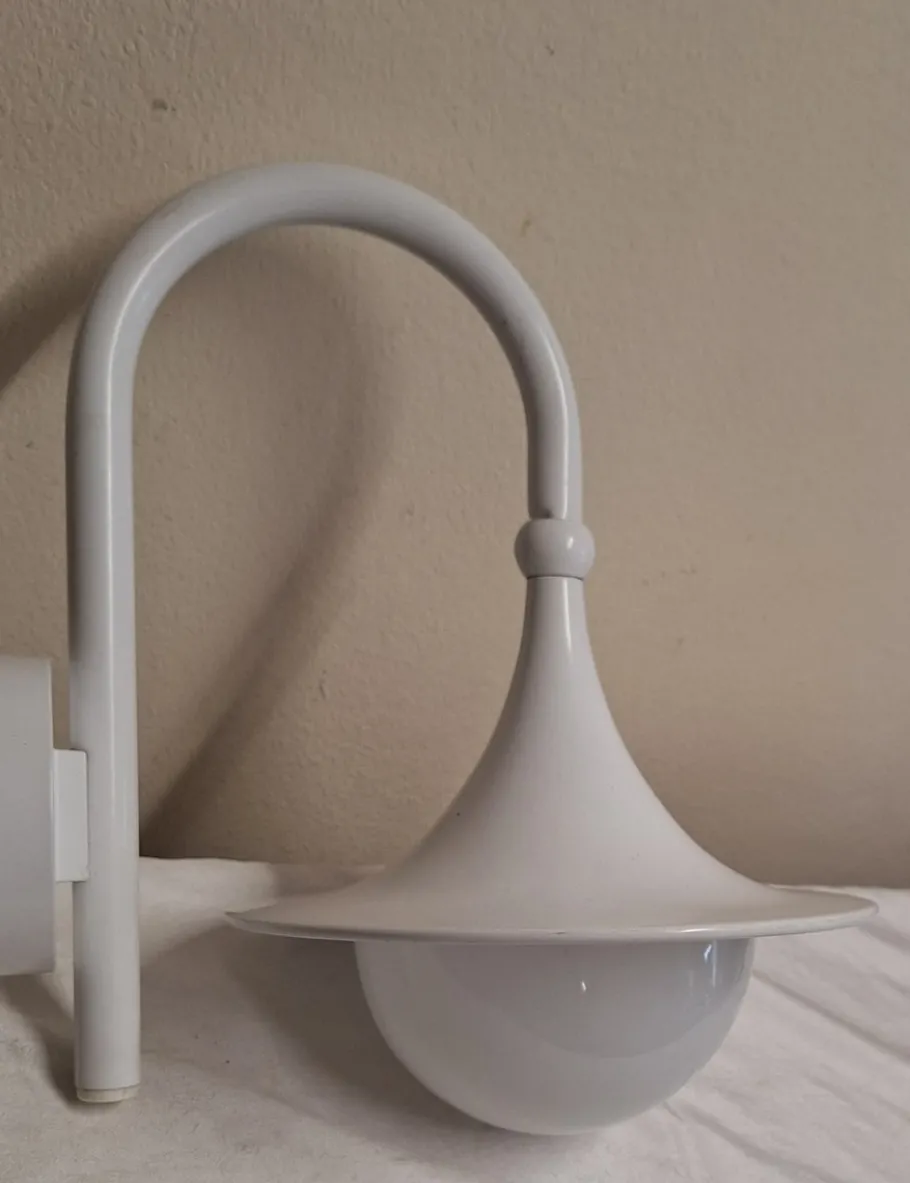 Pamono Vintage Outdoor Wall Lamp in White Painted Metal and Opaque White Glass Shade, 1980s