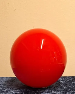 Discount Pamono Vintage Red Glass Ball Table Lamp from Honsel, 2000s