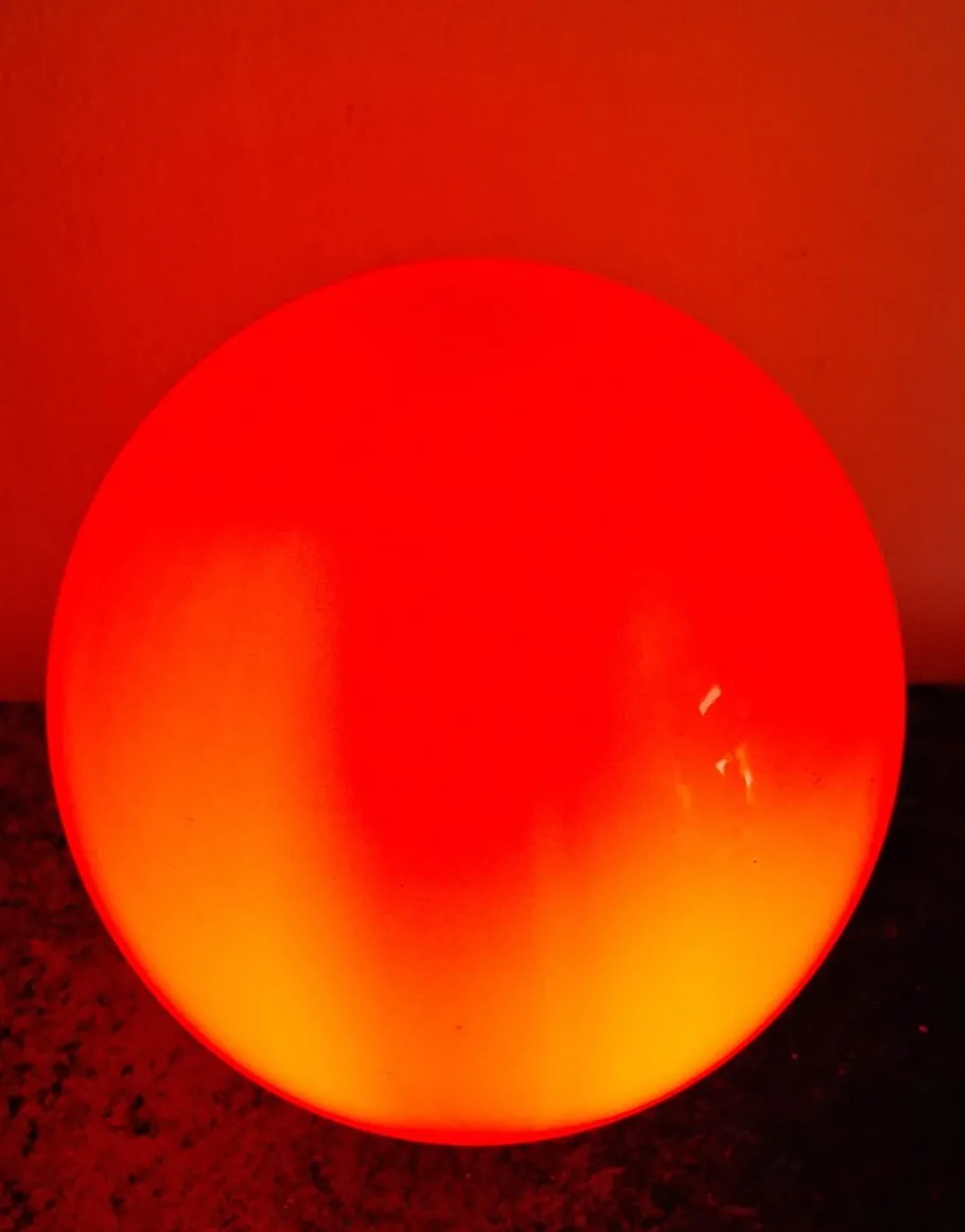 Discount Pamono Vintage Red Glass Ball Table Lamp from Honsel, 2000s