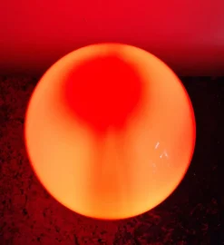 Discount Pamono Vintage Red Glass Ball Table Lamp from Honsel, 2000s