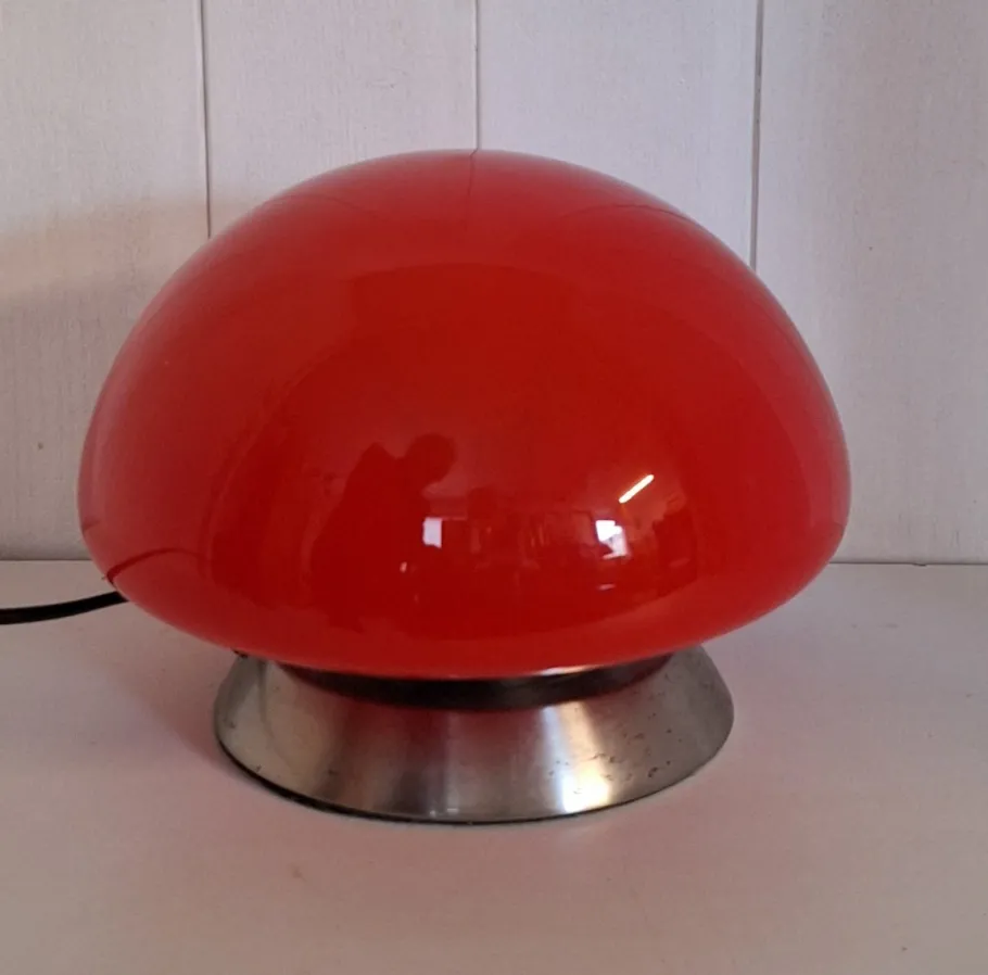 Outlet Pamono Vintage Table Lamp with Metal Base, Touch Sensor and Red Glass Shade, 2010s