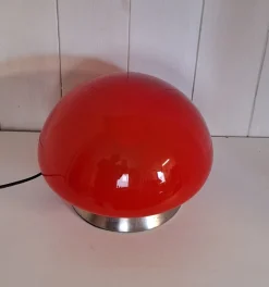 Outlet Pamono Vintage Table Lamp with Metal Base, Touch Sensor and Red Glass Shade, 2010s