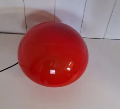 Outlet Pamono Vintage Table Lamp with Metal Base, Touch Sensor and Red Glass Shade, 2010s