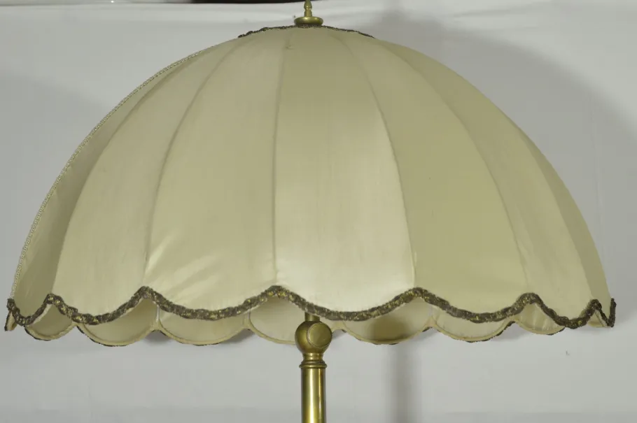 Sale Pamono Vintage Table with Pink Marble Top and Brass Floor Lamp, Italy, 1970s