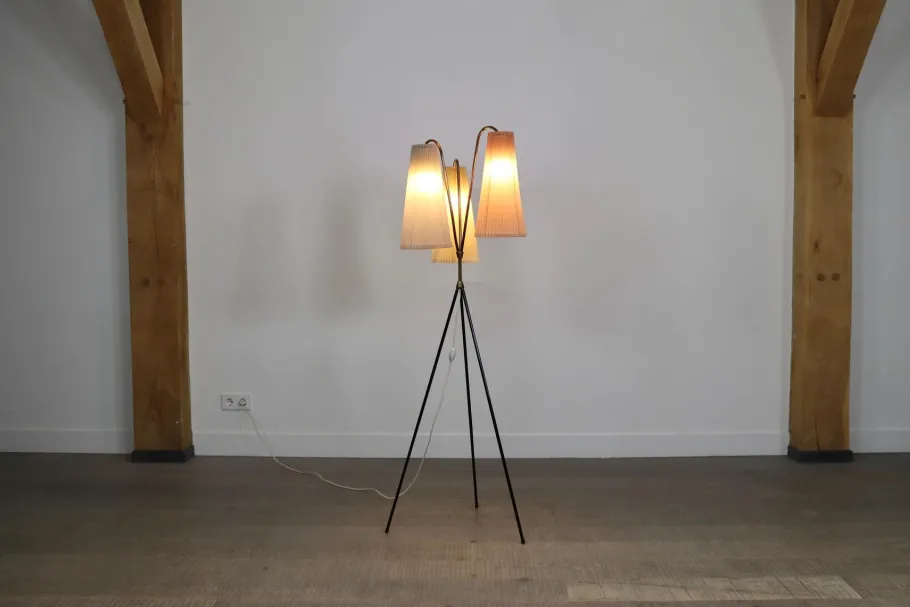 Outlet Pamono Vintage Tripod Floor Lamp in Brass & Plisse, 1950s
