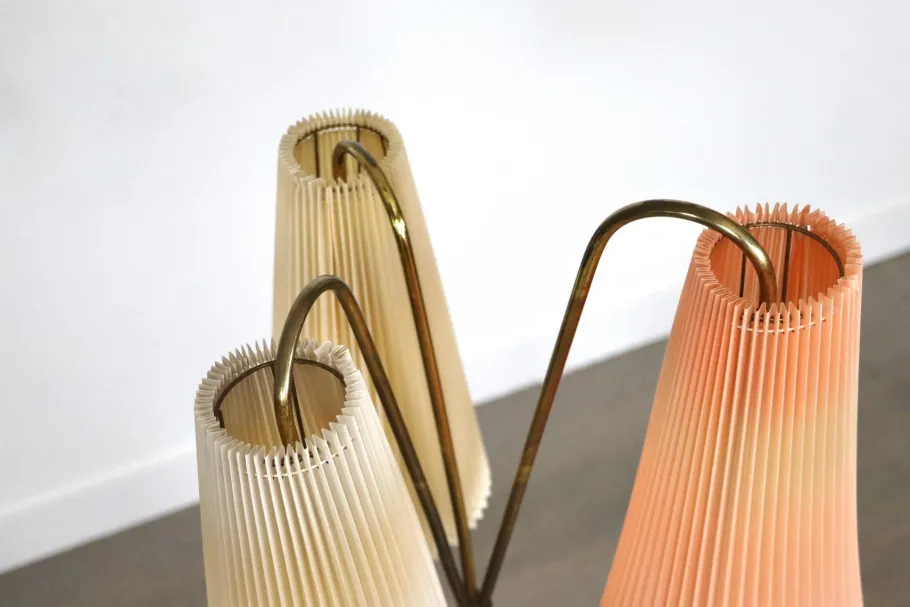 Outlet Pamono Vintage Tripod Floor Lamp in Brass & Plisse, 1950s
