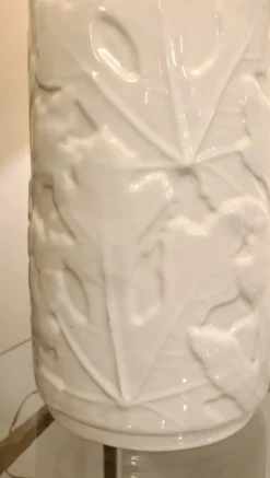 Discount Pamono White Ceramic Table Lamp with Embossed Leaf Details and Fabric Lampshade from Vivai del Sud, Italy, 1960s