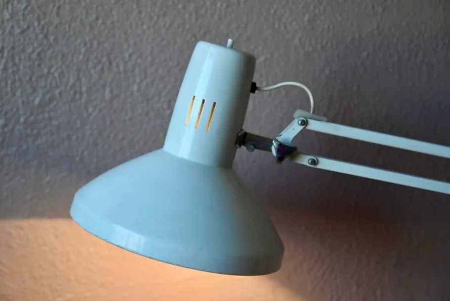 New Pamono White Metal Architects Articulated Desk Lamp by Ledu
