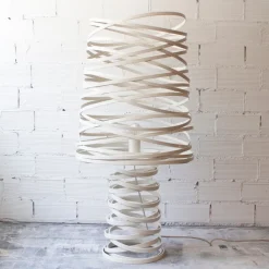 Pamono White Spiral Table Lamp