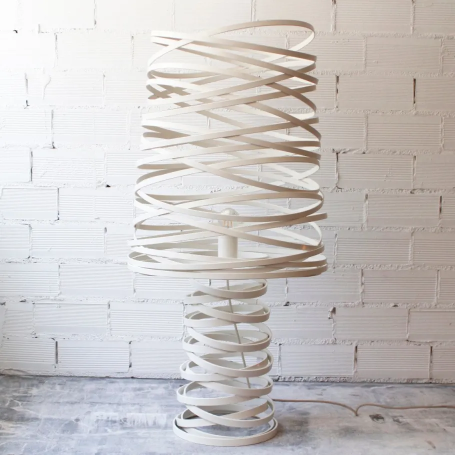 Pamono White Spiral Table Lamp