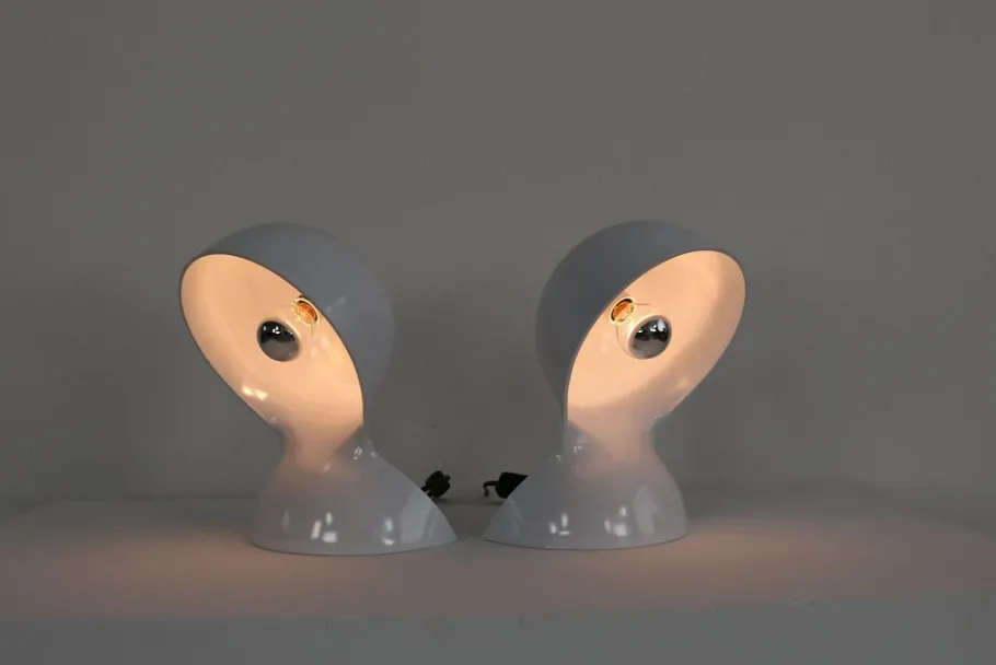 Outlet Pamono White Table Lamps Dalu by Vico Magistretti for Artemide, 1960s, Set of 2