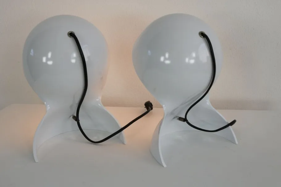 Outlet Pamono White Table Lamps Dalu by Vico Magistretti for Artemide, 1960s, Set of 2