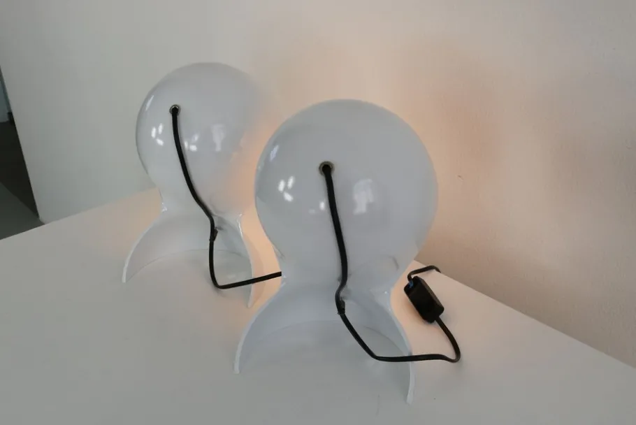 Outlet Pamono White Table Lamps Dalu by Vico Magistretti for Artemide, 1960s, Set of 2