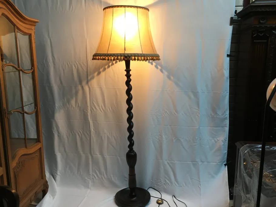 Hot Pamono Wooden Spiral Floor Lamp, 1940s