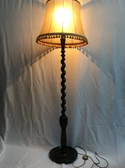 Hot Pamono Wooden Spiral Floor Lamp, 1940s