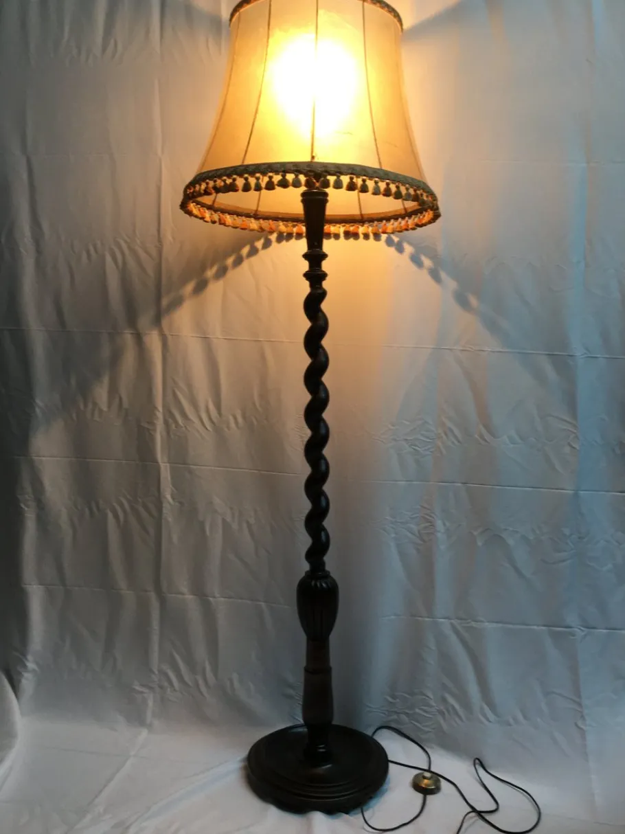 Hot Pamono Wooden Spiral Floor Lamp, 1940s
