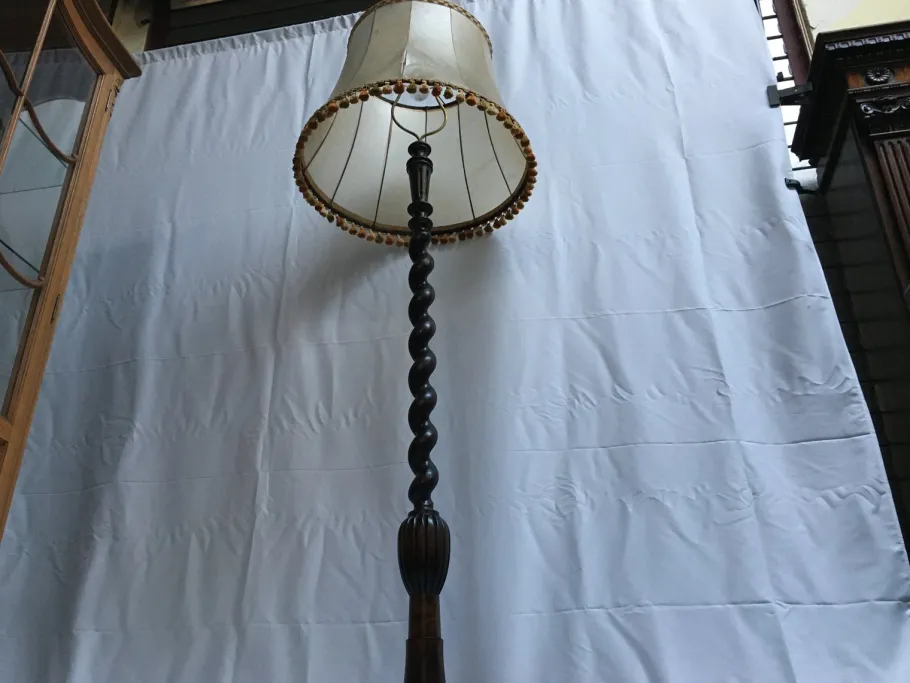 Hot Pamono Wooden Spiral Floor Lamp, 1940s
